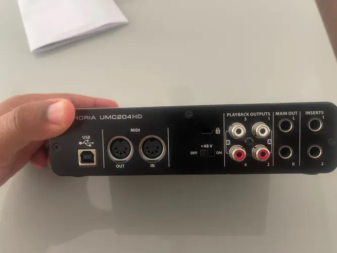 PLACA INTERFACE DE ÁUDIO BERHINGER UMC 204HD - PERFEITA