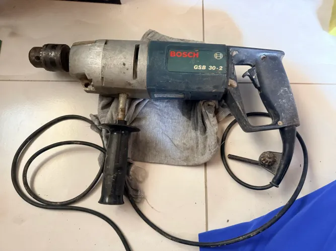 Furadeira de impacto Bosch 