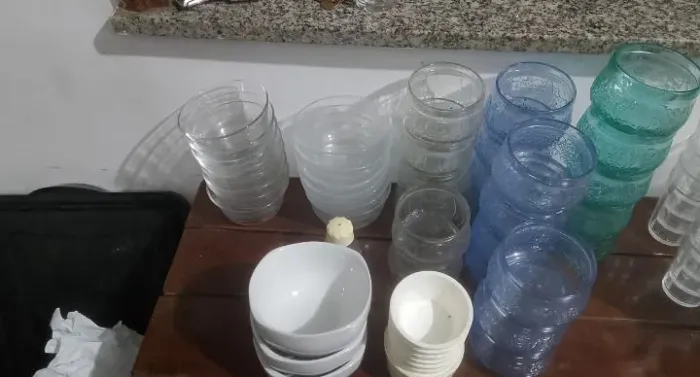 Pratos, talheres , louça,taça,copos coloridos