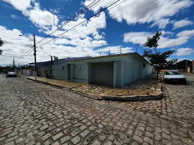 Vende-se Casa no bairro Presidente Costa e Silva