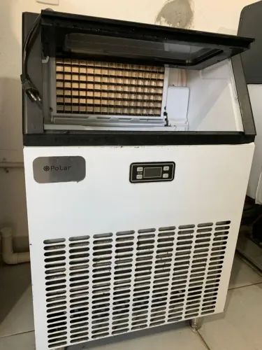 Maquina de gelo.