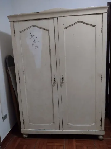 Guarda roupa antiguidade 