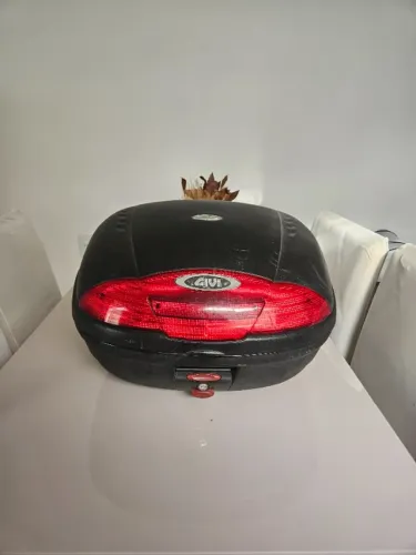 BAÚ GIVI 45L + ALFORJES DE BRINDE