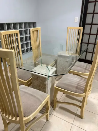 mesa com pedra de travertino com 6 cadeiras