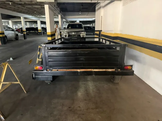 Carretinha trucada com parte elétrica