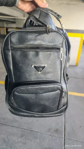 Mochila 5 bolsos pequenos detalhes