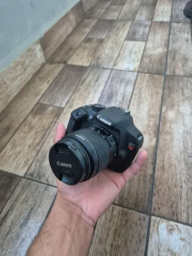Canon EOS Rebel T5i + Lente 18-55 + Flash Yongnuo + Carregador | Excelente Estado