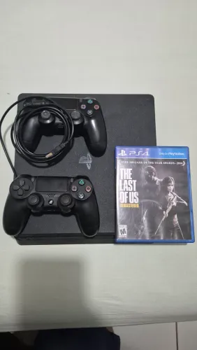 PlayStation 4 Slim 1TB + 2 Controles Originais Sony + The Last of Us (Perfeito Estado)