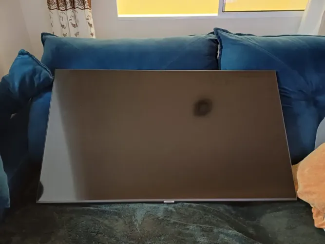 Tv com uma lista no meio da tela