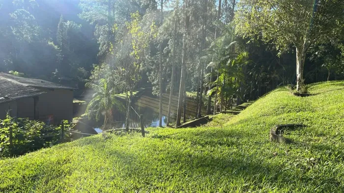 Chácara com lindo lago próximo a Juquitiba