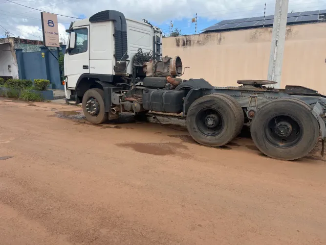 Caminhão FM 440 6X4 cubo redutor