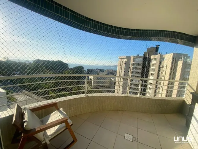 Apartamento com 3 suítes no bairro Agronômica em Florianópolis