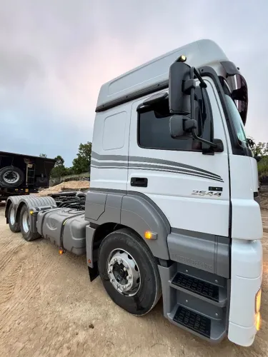 Vendo Mercedes AXOR 2544, Fone: *