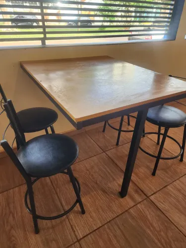 Mesa de jantar 4 lugares, madeira