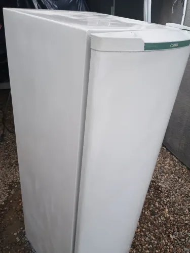 VENDO GELADEIRA USADA FUNCIONANDO OK 240 LITROS PALITO, COMO NAS FOTOS