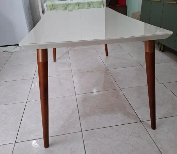 Mesa semi nova e lustre
