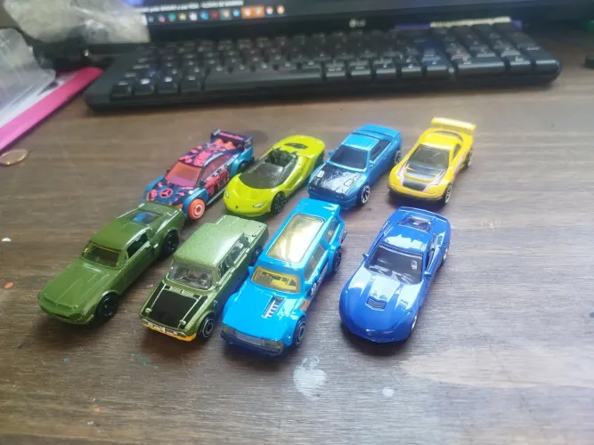 Lote com 8 Hot Wheels LOOSE - 1:64