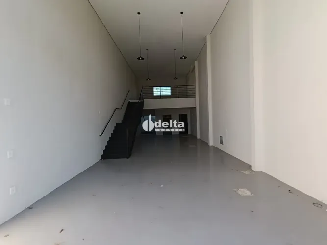 Loja disponível para locação no bairro Santa Mônica em Uberlândia-MG