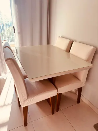 Mesa de jantar 4 lugares