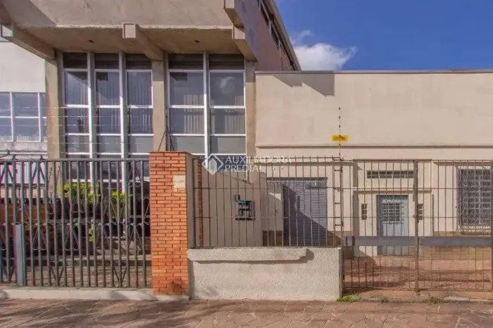 Prédio Comercial Desocupado - 3 Pavimentos, Terraço e Potencial de Expansão