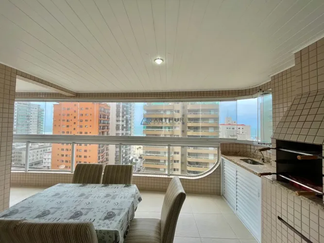Apartamento Mobiliado à Venda em Praia Grande com 3 suítes, 2 vagas e 135m²