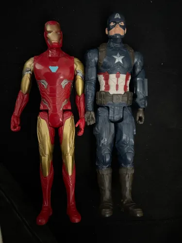 Boneco Homem de Ferro e Capitão América
