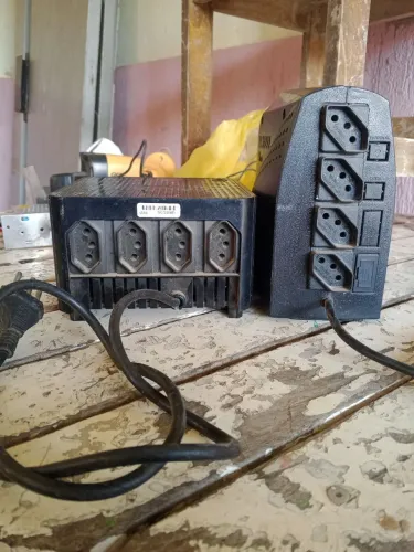 1 estabilizador cubic APC e 1 estabilizador TS Shara ambos 300v