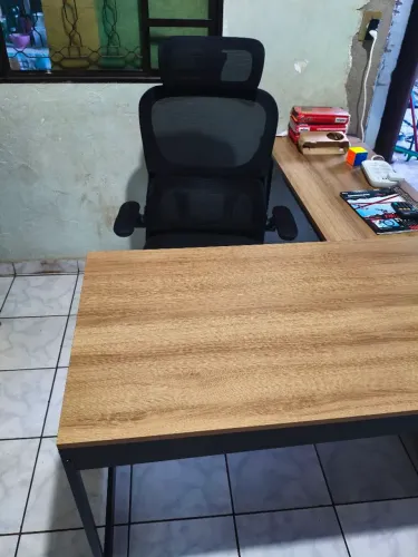 Kit Escritório: Mesa em L + Cadeira Ergonômica (Novos) - R$ 650