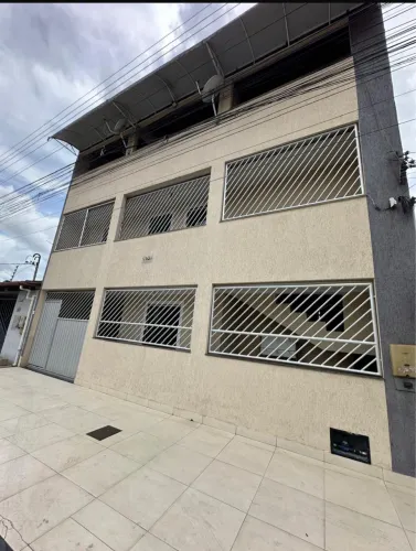 Alugo casa de 4/4 com suíte ,valor 1.900