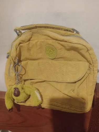 Bolsa de mão kipling com chaveiro