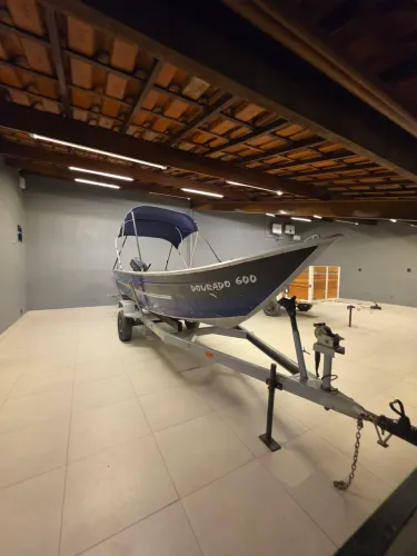 Barco de Pesca 6,5 Metros + Yamaha 25 HP + Carreta Rodoviária