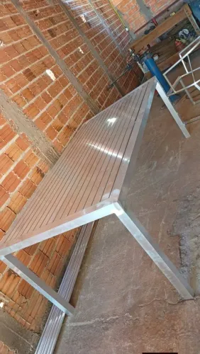 Mesa ripada retangular em alumínio 1,80/90