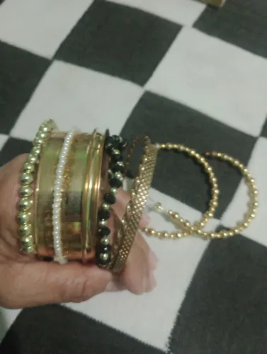 Vendo esse conjunto de pulseira e brincos .50 reais