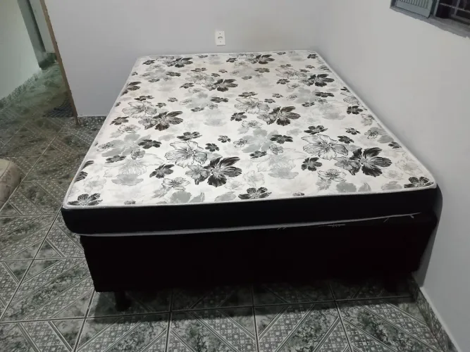 Cama de casal e colchão