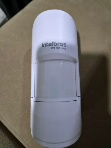 Sensor de movimento infravermelho passivo.
