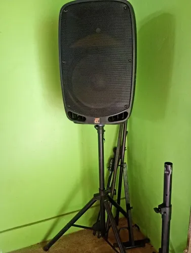 Caixa de som acústica...