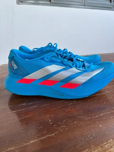 Tênis adidas