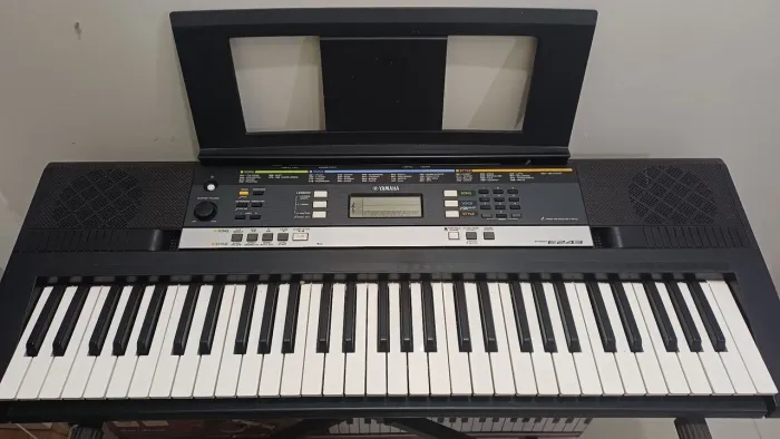 Teclado Yamaha E243