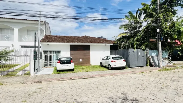 Imóvel para aluguel possui 100 metros quadrados em Santa Mônica - Florianópolis - SC