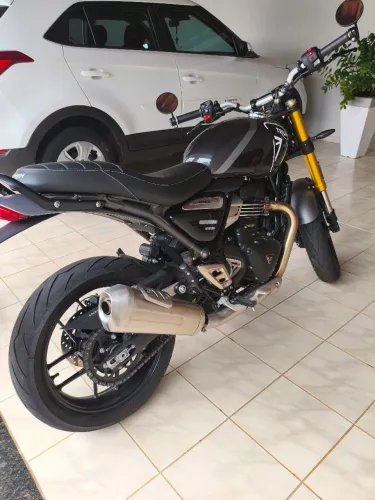 Triumph speed 400