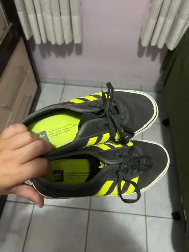 Tênis Adidas