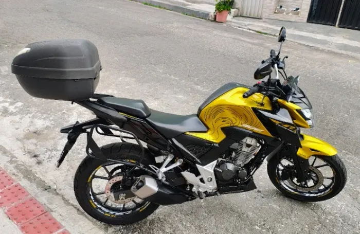 Honda CB300F Twister ABS - 2024 - Único Dono - Revisões Feitas na Honda
