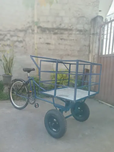 Triciclo utilitário.