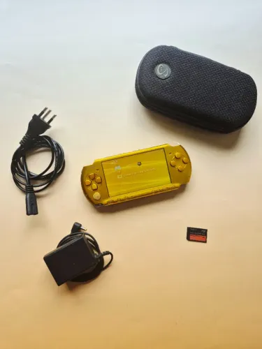 PSP 3000 Dourado (Gold) + Memory Stick 8GB Cheio de Jogos