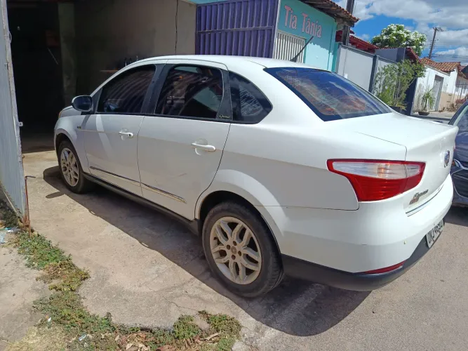 Fiat Grand Siena Essence Dual. 1.6 Flex 16V 2014
