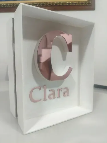 Quadro com Inicial e nome CLARA para decoração