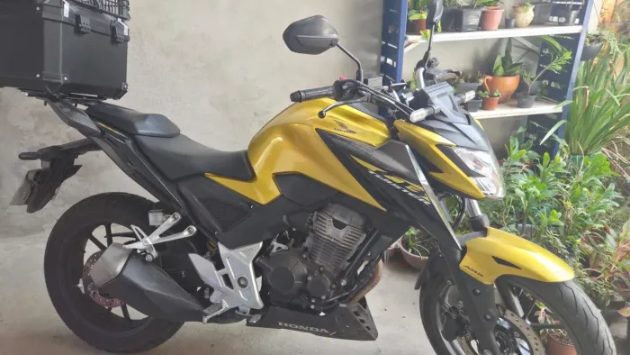 Vende-se CB300F Twister 2023, baixa quilometragem