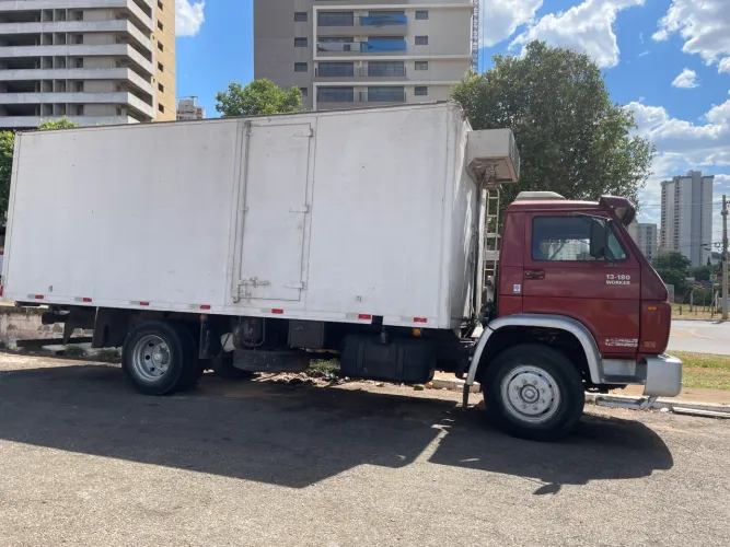 VENDE-SE | VW 13-180 WORKER 2001 | CÂMARA FRIA