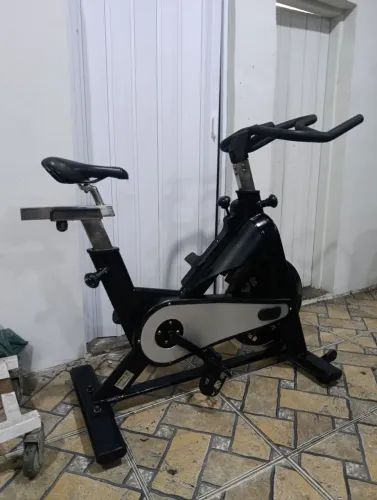 Bike spinning tomahawk