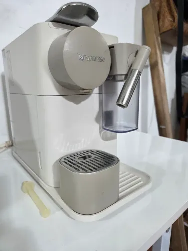 Cafeteira Nespresso Latissima One